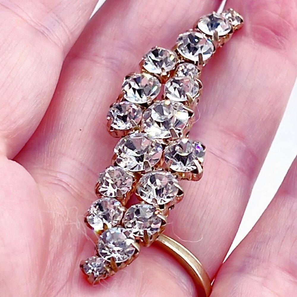 Vintage facetted rhinestone prong set brooch/ pendant
